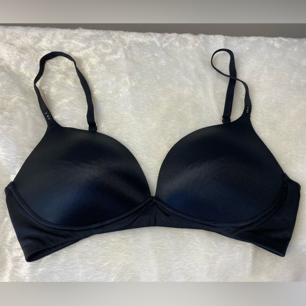 Victoria’s Secret 34C Black BioFit Bra
Padded Push-up 
Sexy
Wireless
